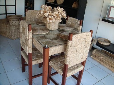 Conjunto de mesa de madeira com tranças de taboaw